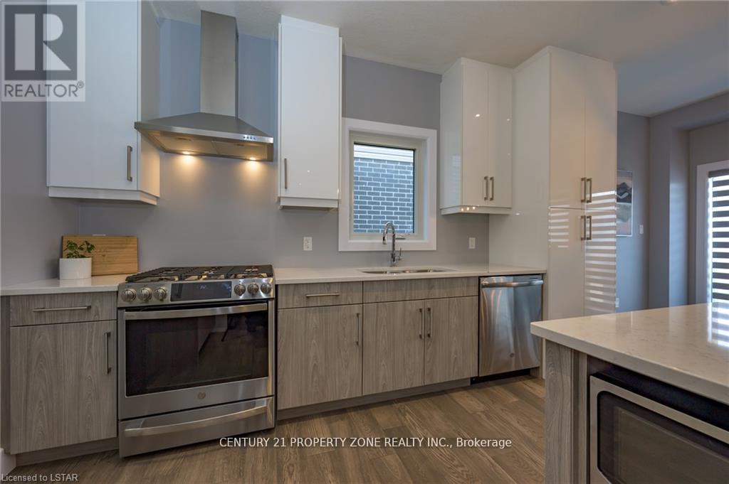 Upper - 3002 Heardcreek Trail, London North, Ontario  N6G 2S7 - Photo 16 - X12448813