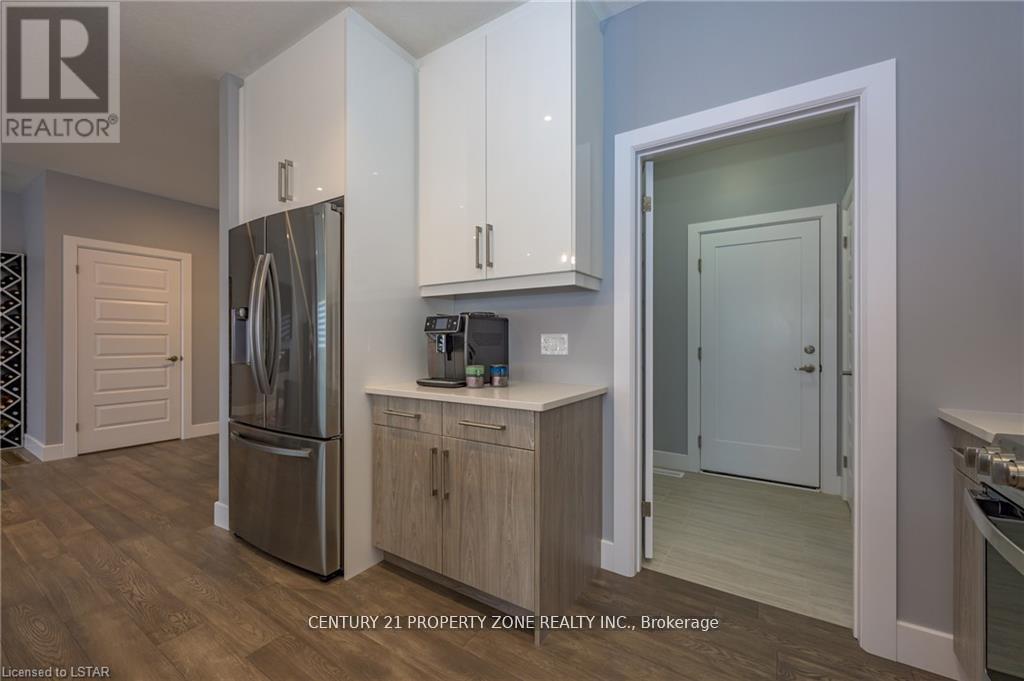 Upper - 3002 Heardcreek Trail, London North, Ontario  N6G 2S7 - Photo 17 - X12448813