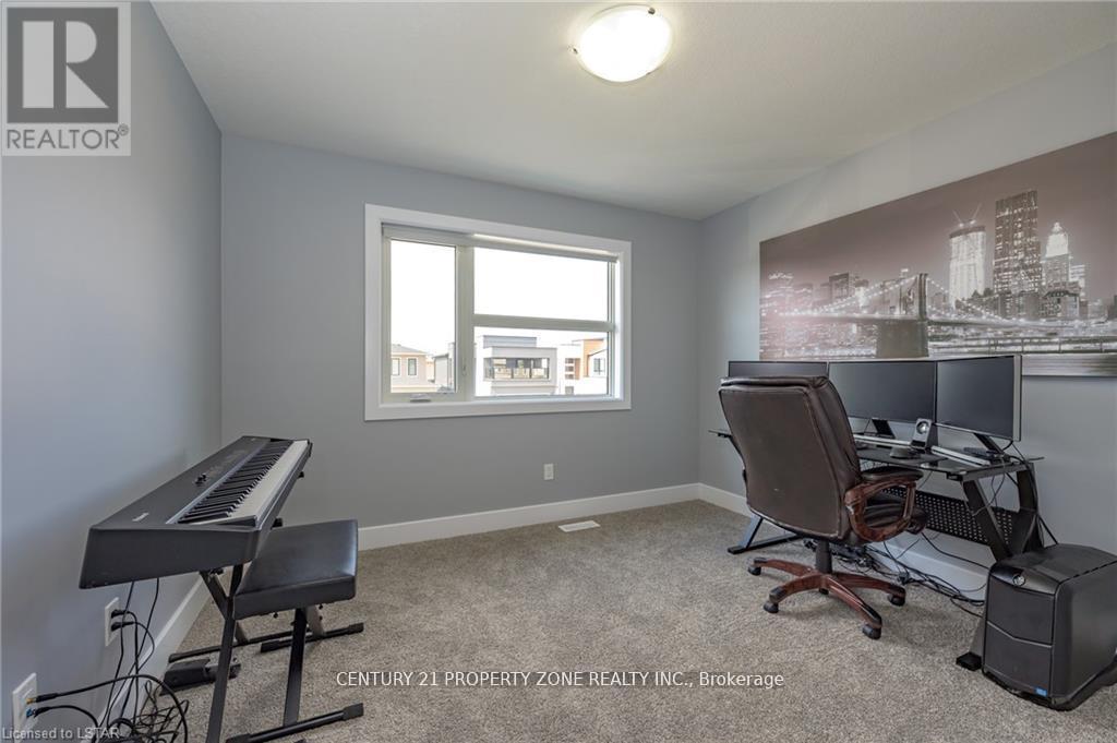 Upper - 3002 Heardcreek Trail, London North, Ontario  N6G 2S7 - Photo 18 - X12448813