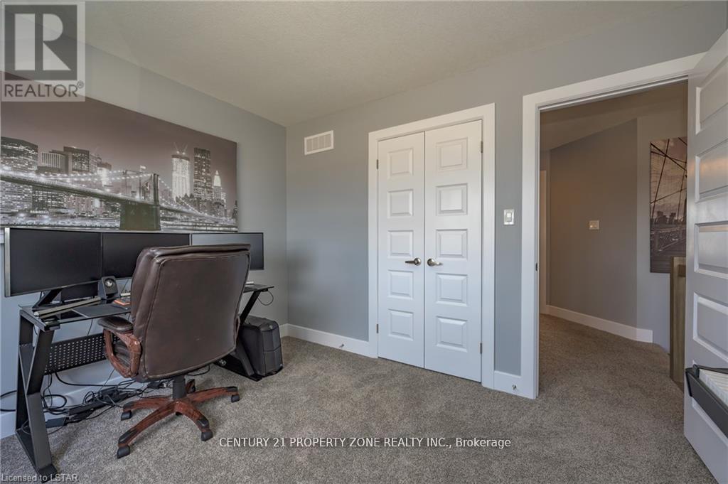 Upper - 3002 Heardcreek Trail, London North, Ontario  N6G 2S7 - Photo 19 - X12448813