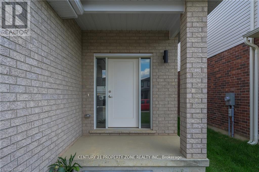 Upper - 3002 Heardcreek Trail, London North, Ontario  N6G 2S7 - Photo 2 - X12448813