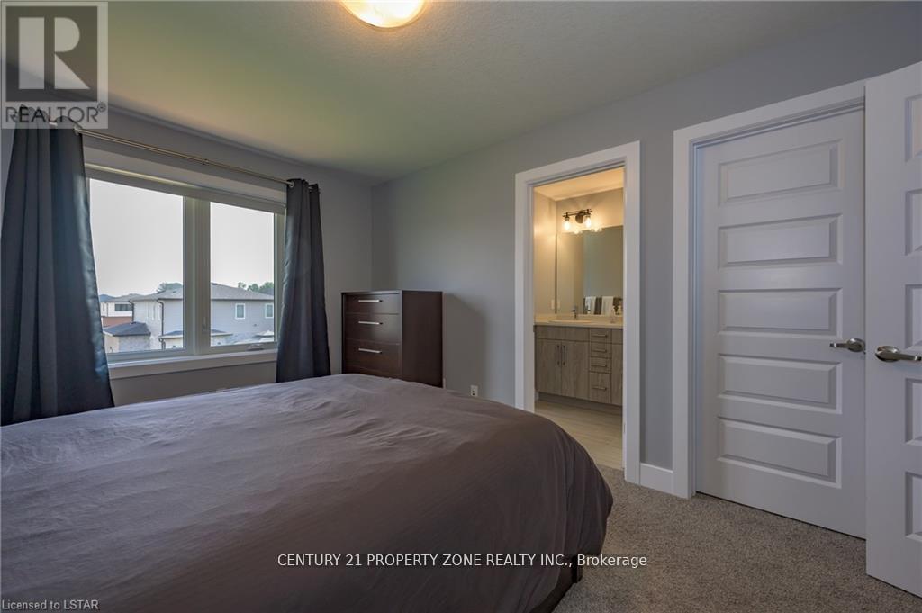 Upper - 3002 Heardcreek Trail, London North, Ontario  N6G 2S7 - Photo 21 - X12448813