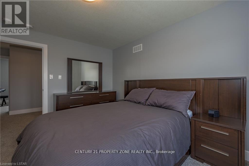 Upper - 3002 Heardcreek Trail, London North, Ontario  N6G 2S7 - Photo 22 - X12448813