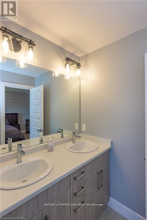 Upper - 3002 Heardcreek Trail, London North, Ontario  N6G 2S7 - Photo 24 - X12448813