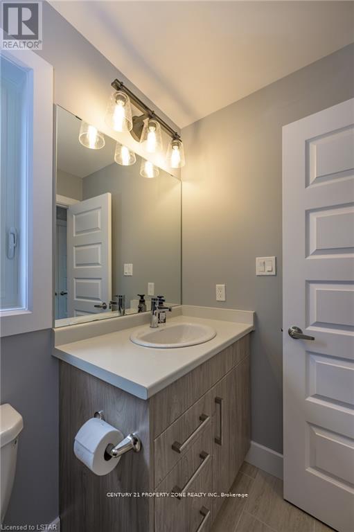 Upper - 3002 Heardcreek Trail, London North, Ontario  N6G 2S7 - Photo 36 - X12448813