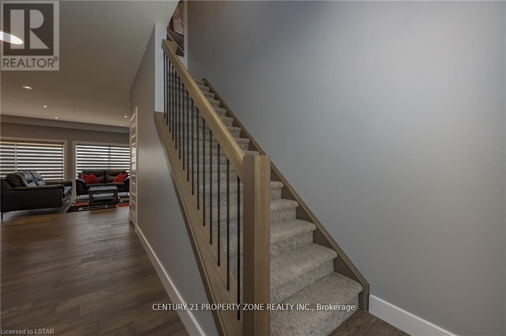 Upper - 3002 Heardcreek Trail, London North, Ontario  N6G 2S7 - Photo 4 - X12448813