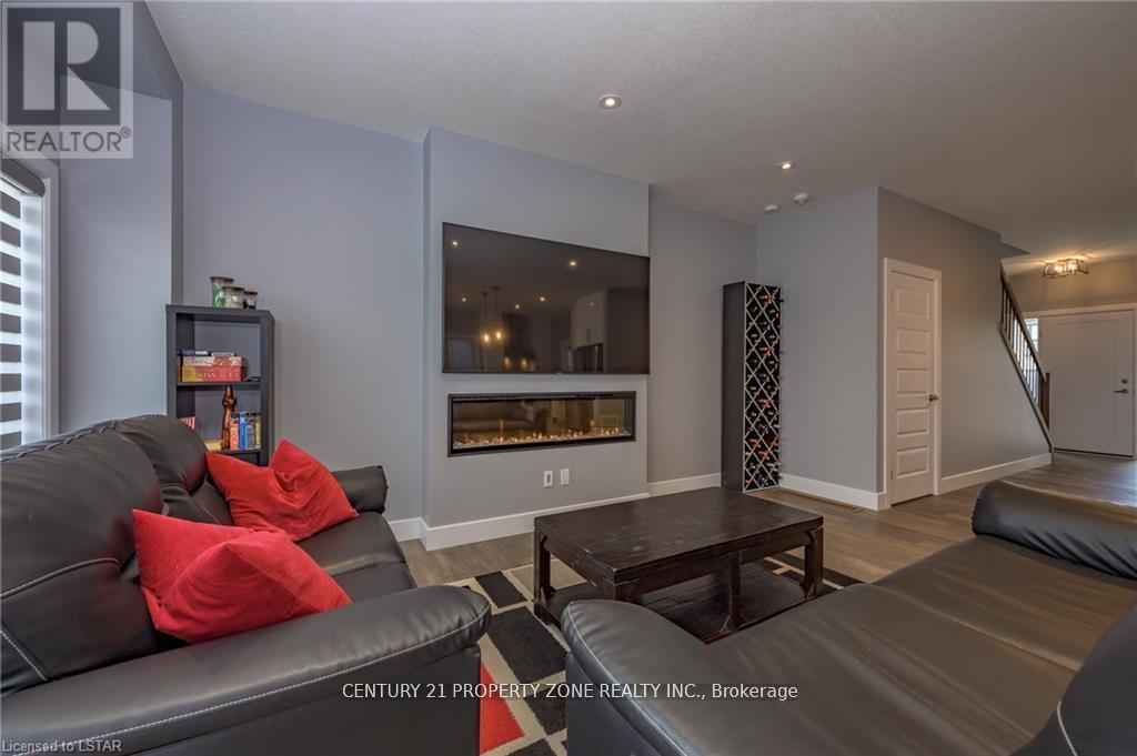 Upper - 3002 Heardcreek Trail, London North, Ontario  N6G 2S7 - Photo 7 - X12448813