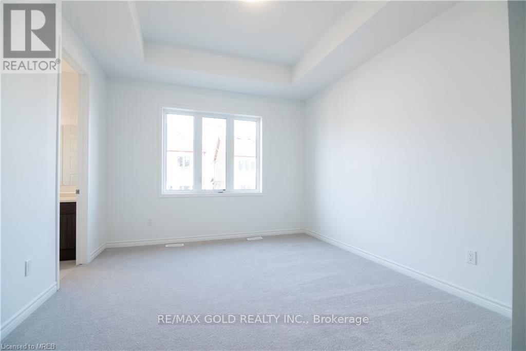 185 Forestwalk Street, Kitchener, Ontario  N2E 3Y2 - Photo 10 - X12448823