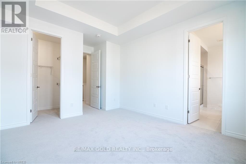 185 Forestwalk Street, Kitchener, Ontario  N2E 3Y2 - Photo 11 - X12448823