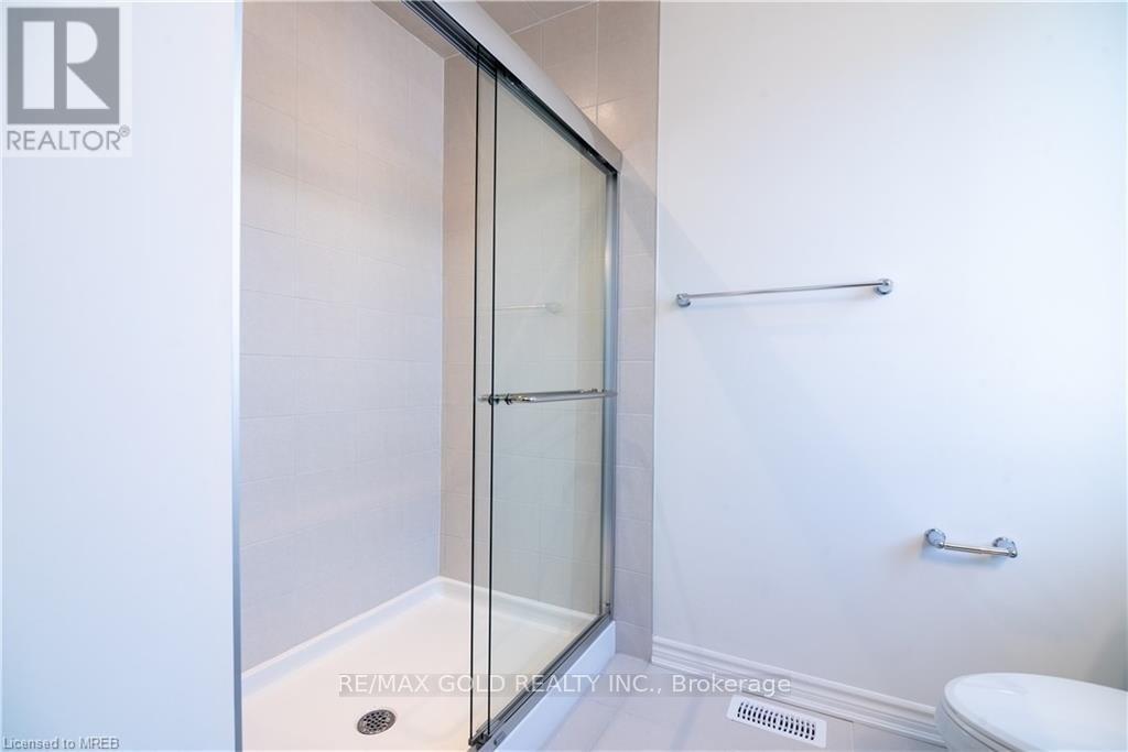 185 Forestwalk Street, Kitchener, Ontario  N2E 3Y2 - Photo 12 - X12448823