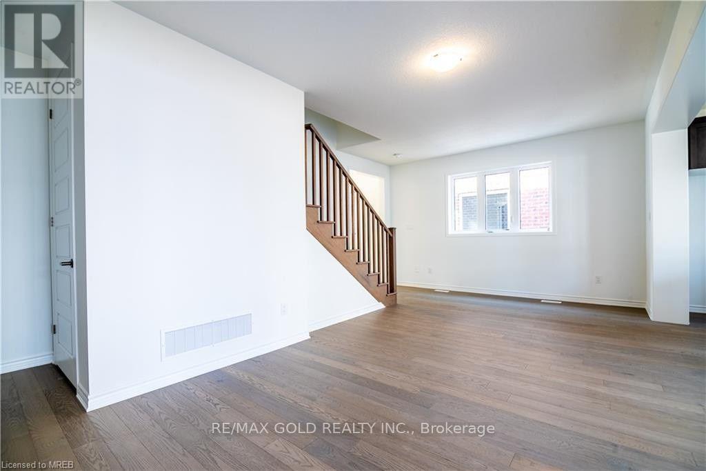 185 Forestwalk Street, Kitchener, Ontario  N2E 3Y2 - Photo 15 - X12448823