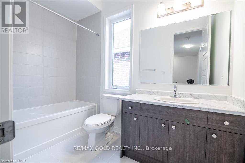 185 Forestwalk Street, Kitchener, Ontario  N2E 3Y2 - Photo 16 - X12448823