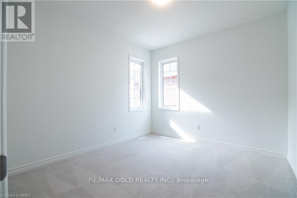 185 Forestwalk Street, Kitchener, Ontario  N2E 3Y2 - Photo 18 - X12448823