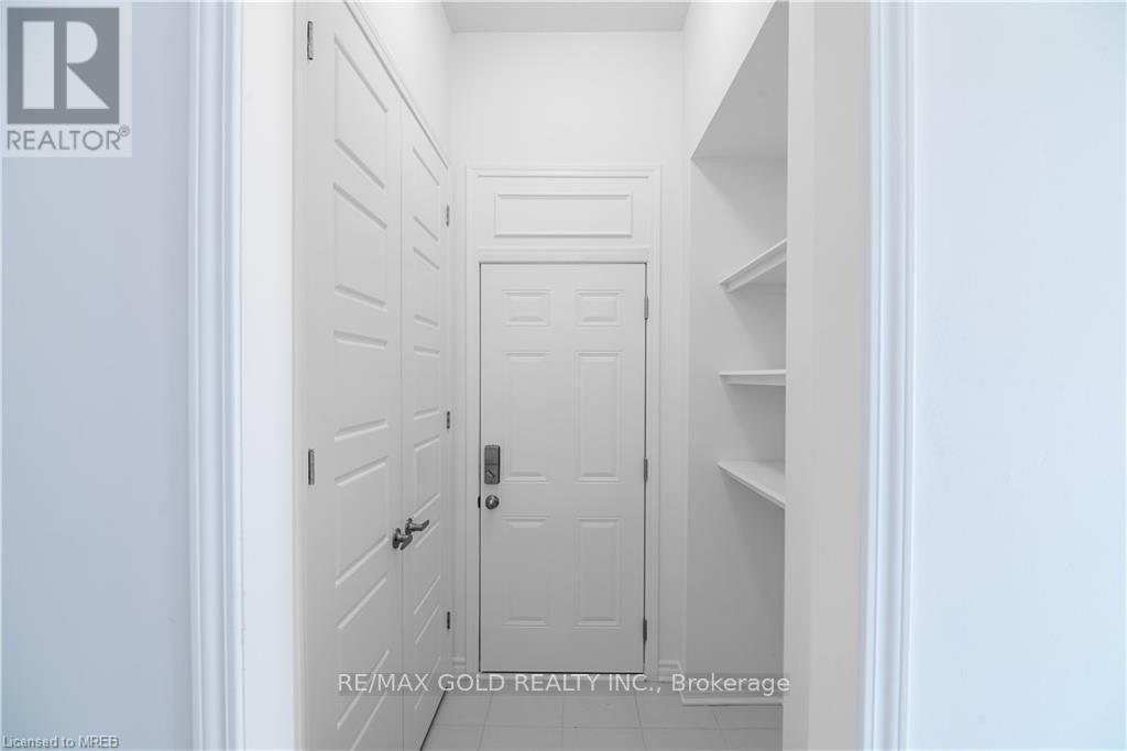 185 Forestwalk Street, Kitchener, Ontario  N2E 3Y2 - Photo 23 - X12448823