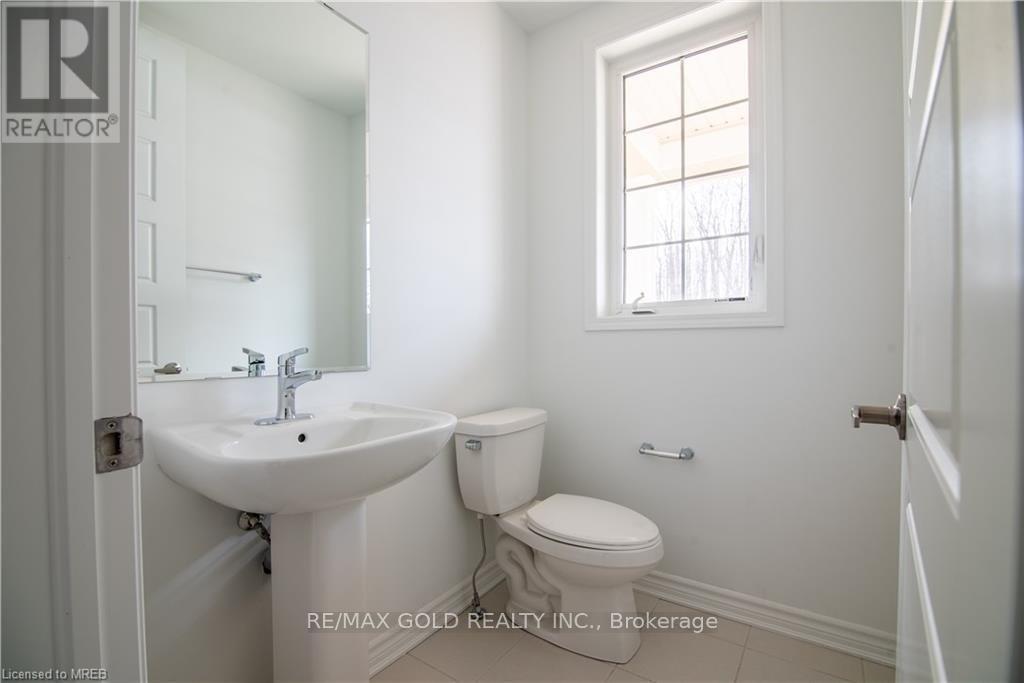 185 Forestwalk Street, Kitchener, Ontario  N2E 3Y2 - Photo 26 - X12448823