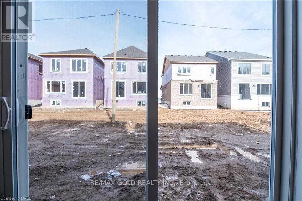 185 Forestwalk Street, Kitchener, Ontario  N2E 3Y2 - Photo 27 - X12448823