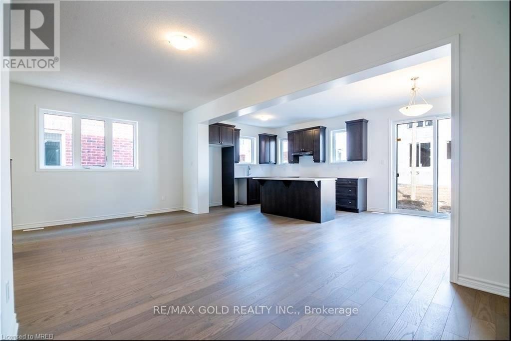 185 Forestwalk Street, Kitchener, Ontario  N2E 3Y2 - Photo 3 - X12448823