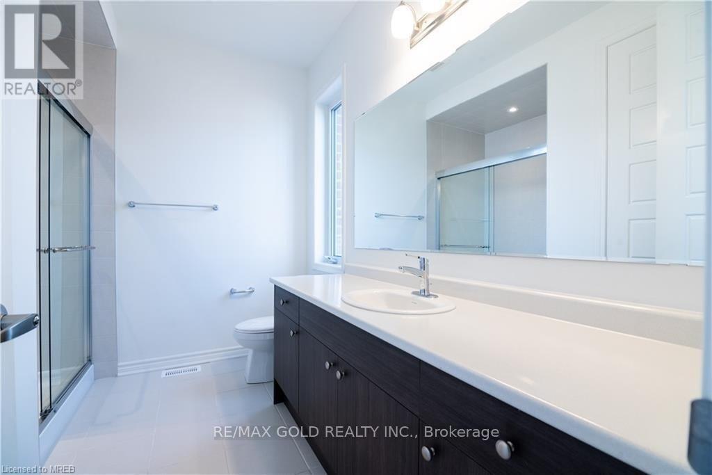 185 Forestwalk Street, Kitchener, Ontario  N2E 3Y2 - Photo 6 - X12448823