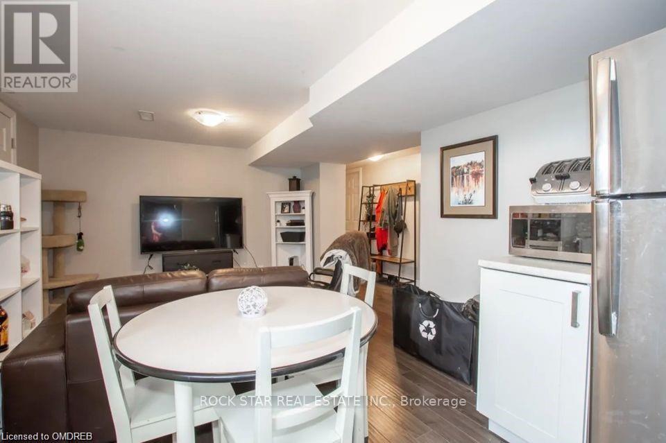 Lower - 17 Ridgeview Avenue, St. Catharines, Ontario  L2M 6B2 - Photo 11 - X12448825