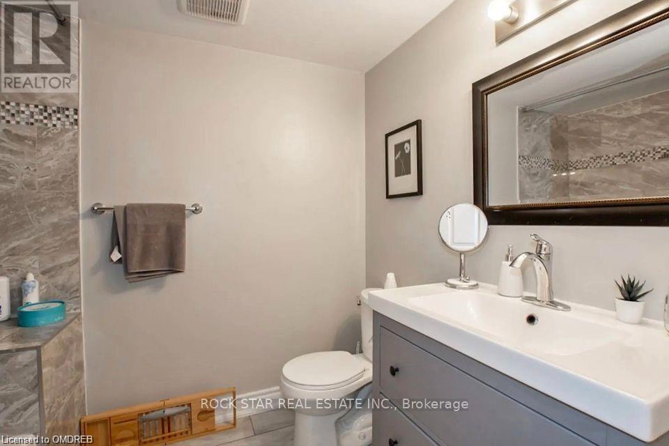 Lower - 17 Ridgeview Avenue, St. Catharines, Ontario  L2M 6B2 - Photo 12 - X12448825
