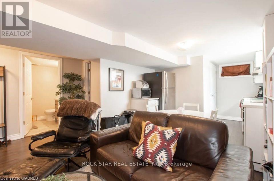 Lower - 17 Ridgeview Avenue, St. Catharines, Ontario  L2M 6B2 - Photo 3 - X12448825