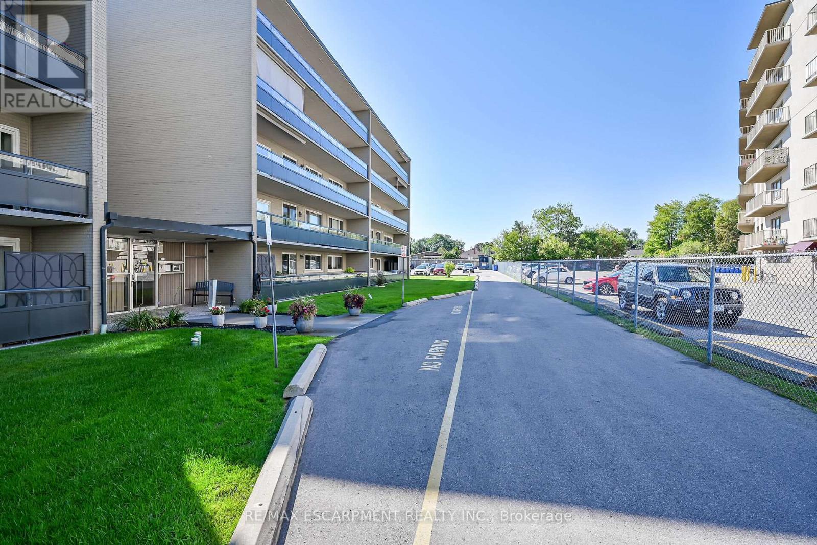 404 - 510 Queenston Road, Hamilton (Corman), Ontario  L8K 1J3 - Photo 3 - X12448851