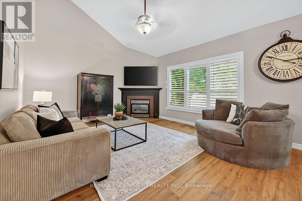 43 Claymore Crescent, Haldimand, Ontario  N3W 2P3 - Photo 15 - X12448866