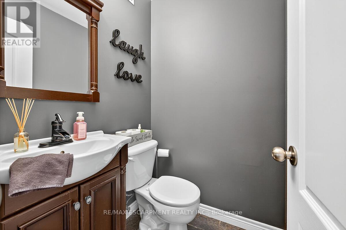 43 Claymore Crescent, Haldimand, Ontario  N3W 2P3 - Photo 17 - X12448866