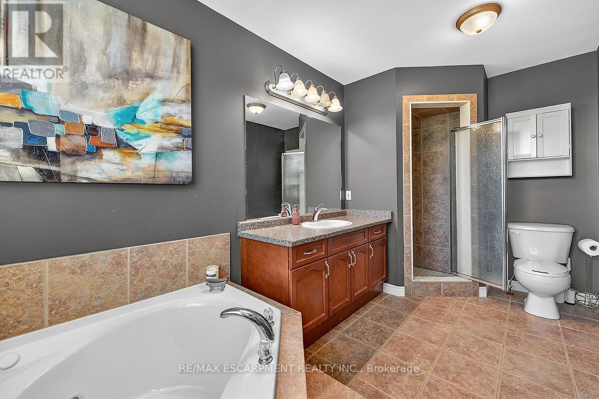 43 Claymore Crescent, Haldimand, Ontario  N3W 2P3 - Photo 23 - X12448866