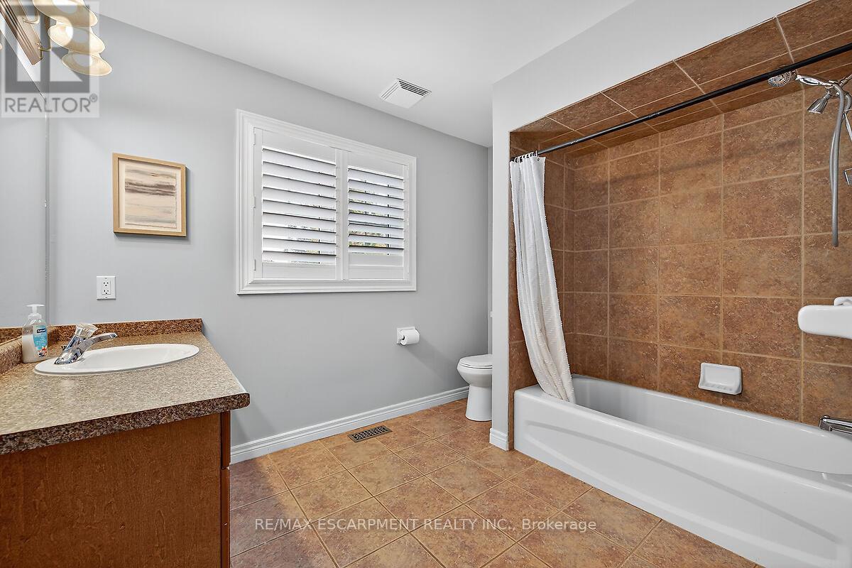 43 Claymore Crescent, Haldimand, Ontario  N3W 2P3 - Photo 27 - X12448866