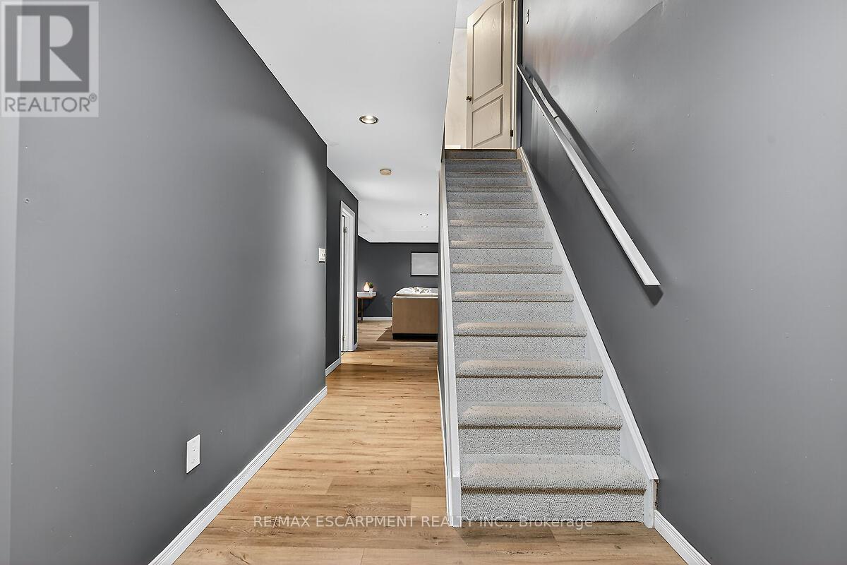 43 Claymore Crescent, Haldimand, Ontario  N3W 2P3 - Photo 28 - X12448866