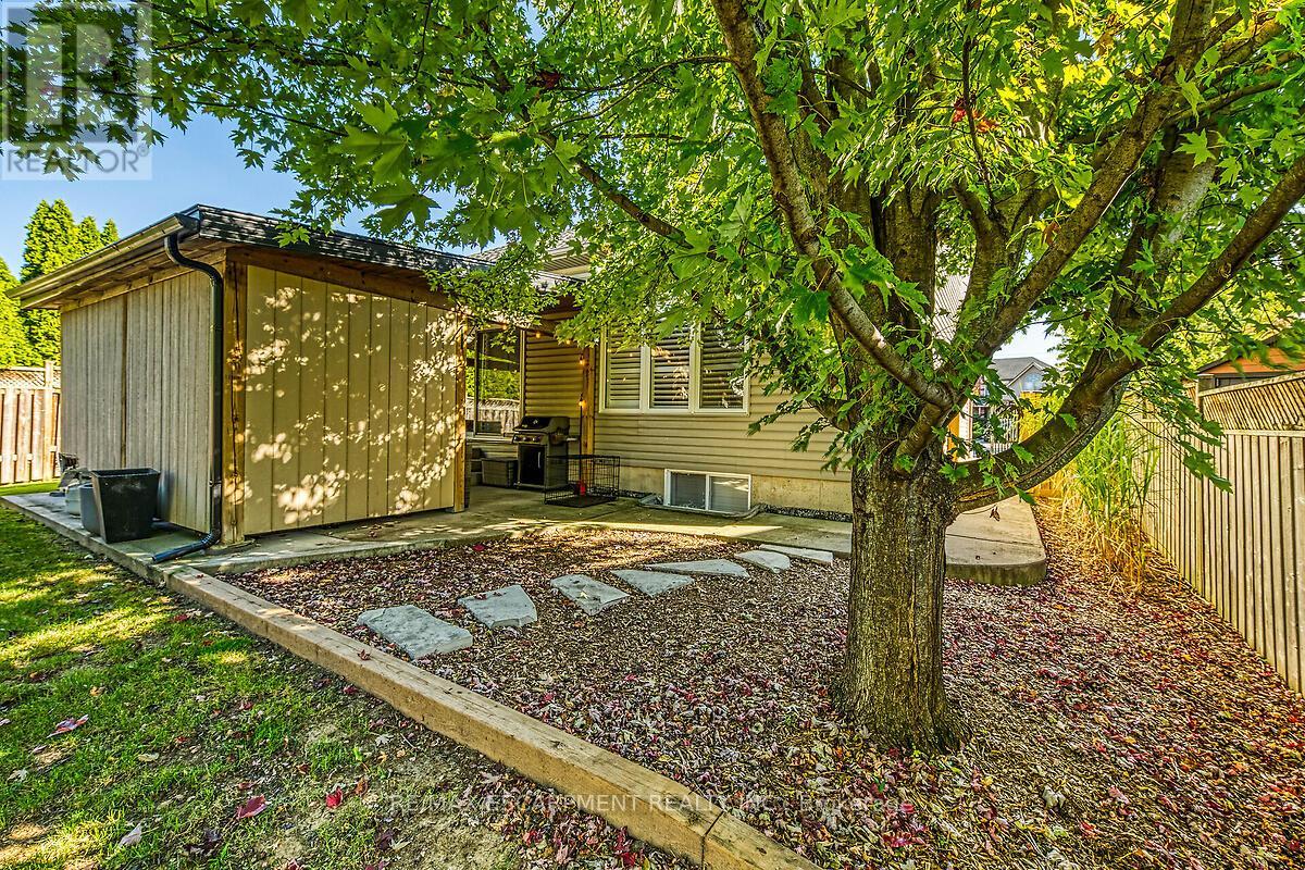 43 Claymore Crescent, Haldimand, Ontario  N3W 2P3 - Photo 38 - X12448866