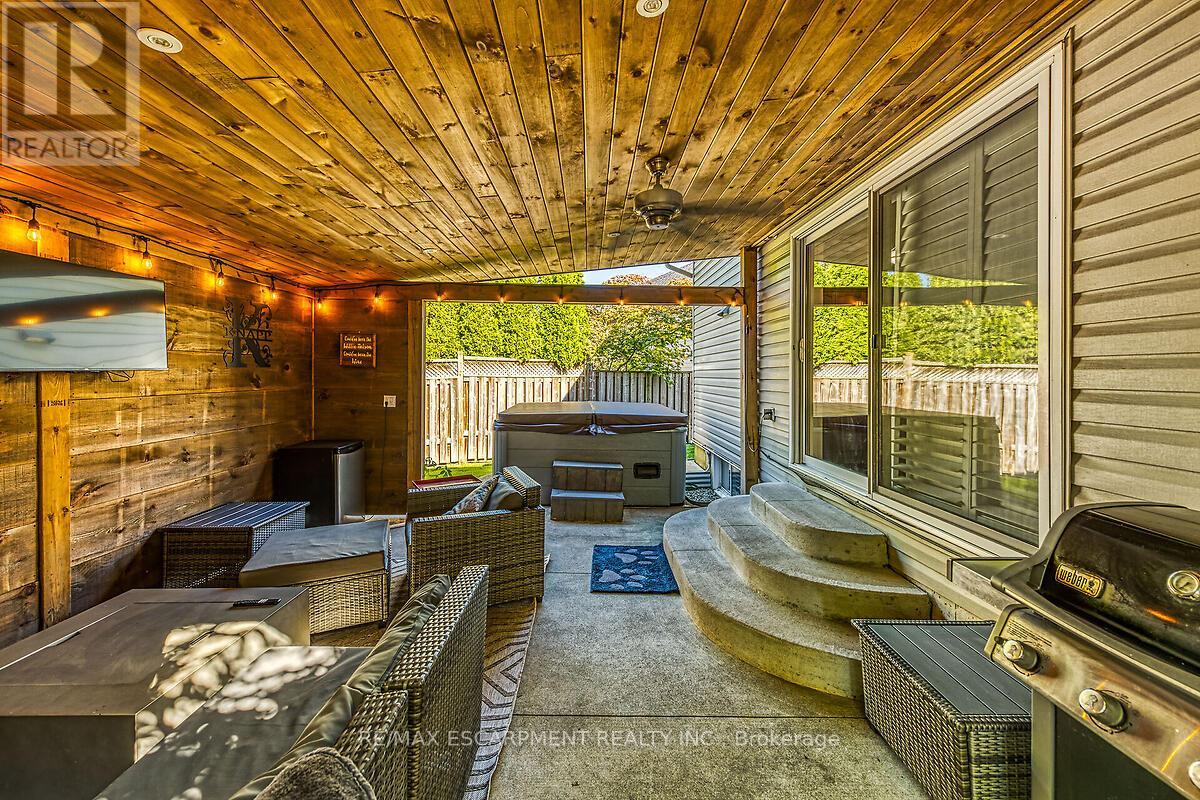 43 Claymore Crescent, Haldimand, Ontario  N3W 2P3 - Photo 40 - X12448866