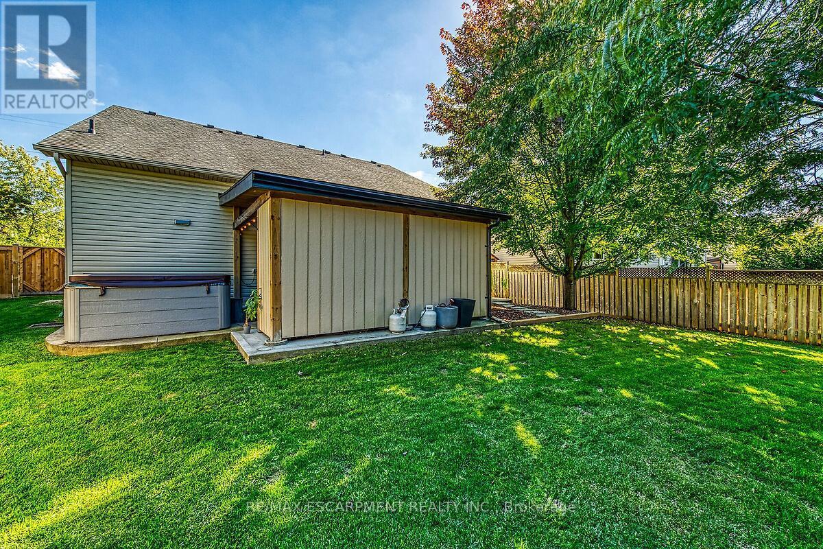 43 Claymore Crescent, Haldimand, Ontario  N3W 2P3 - Photo 43 - X12448866