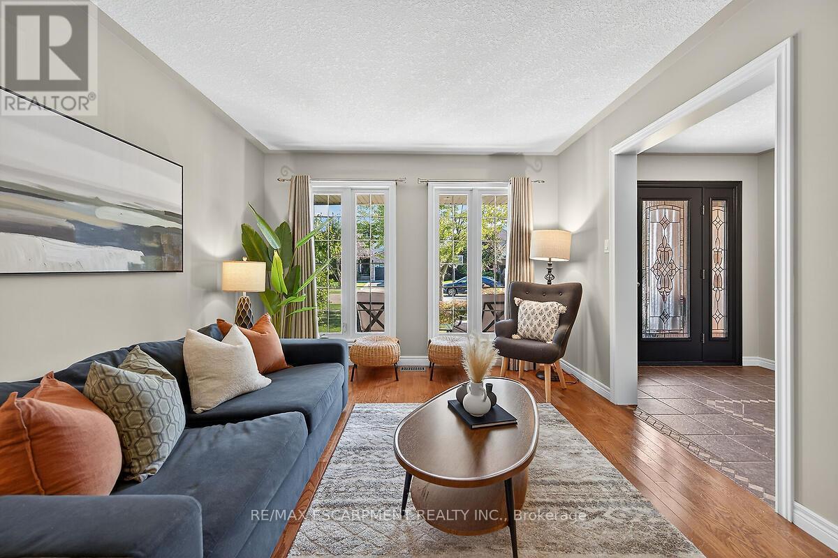 43 Claymore Crescent, Haldimand, Ontario  N3W 2P3 - Photo 5 - X12448866