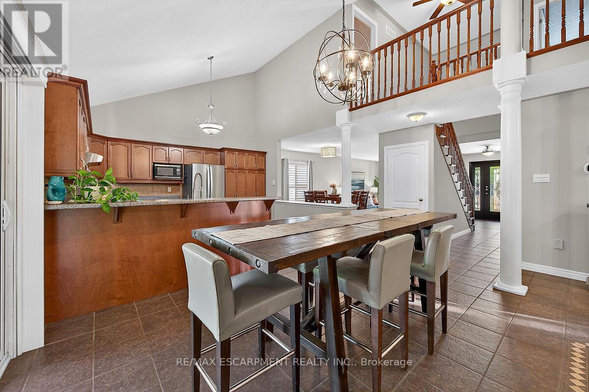 43 Claymore Crescent, Haldimand, Ontario  N3W 2P3 - Photo 9 - X12448866