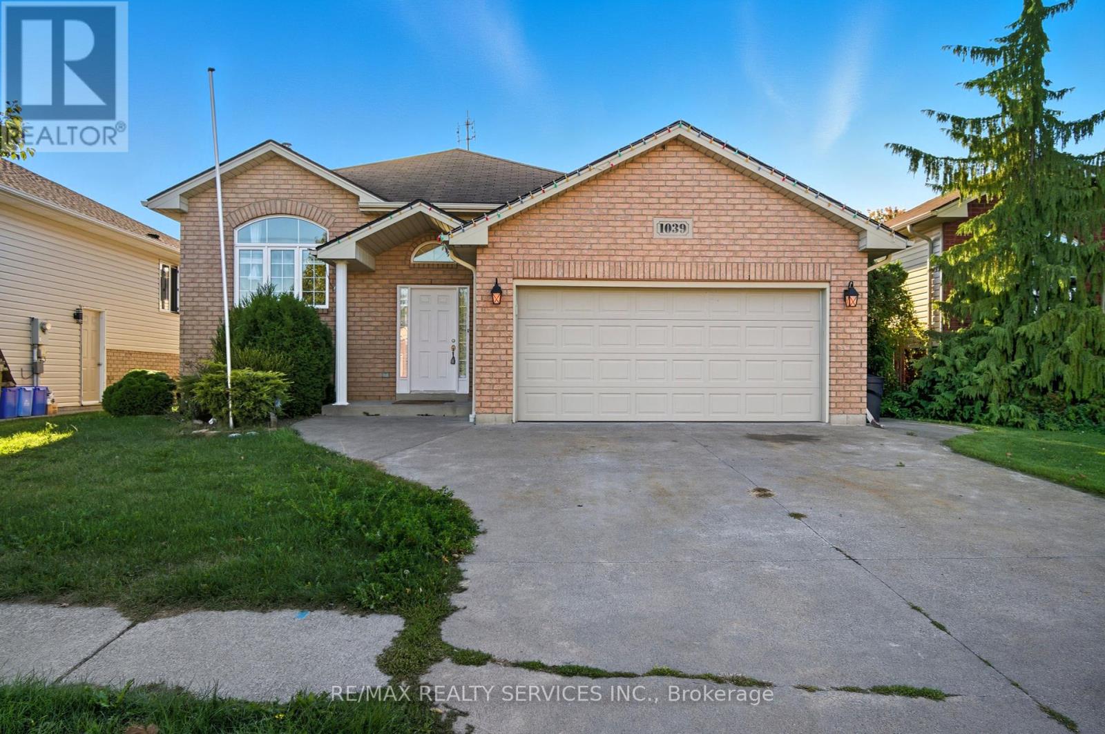1039 Clover Avenue, Windsor, Ontario  N8P 1V8 - Photo 2 - X12448873