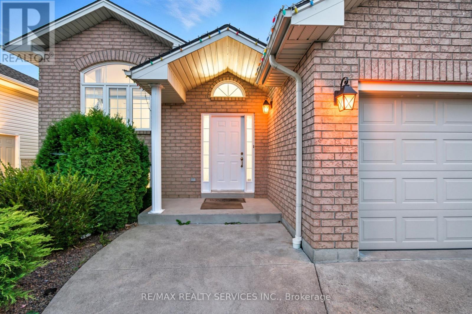 1039 Clover Avenue, Windsor, Ontario  N8P 1V8 - Photo 4 - X12448873