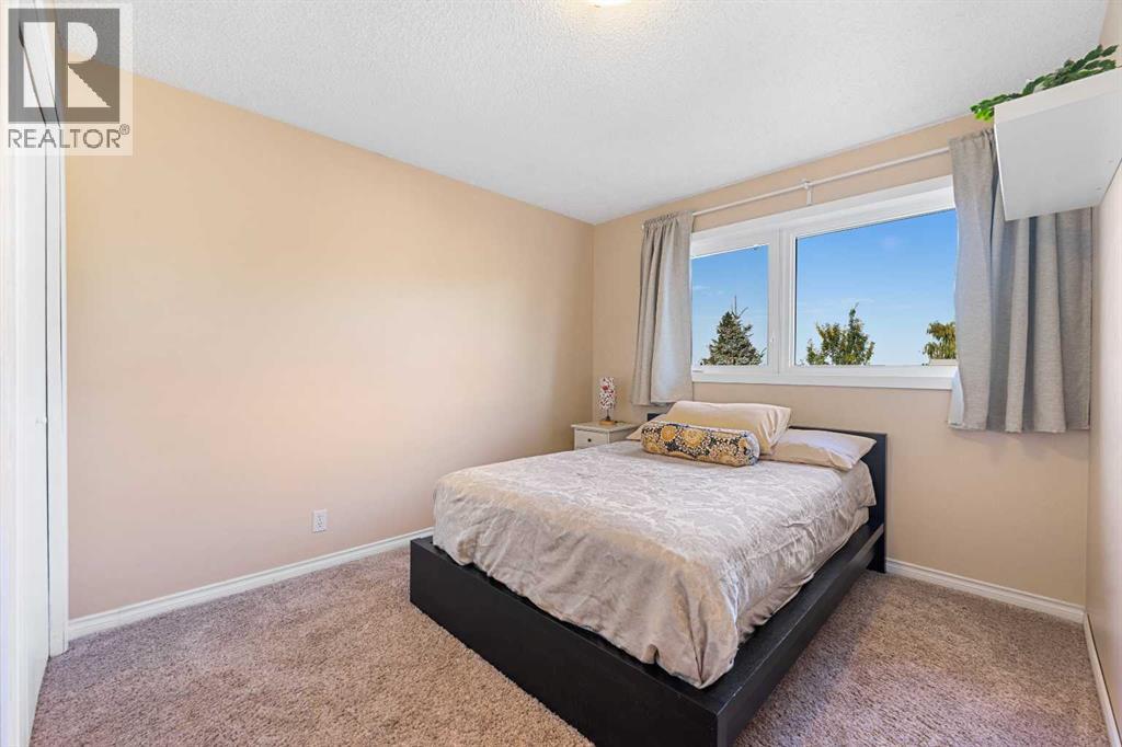 51 Bearberry Bay Nw, Calgary, Alberta  T3K 1R6 - Photo 28 - A2250350