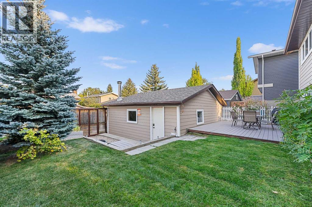 51 Bearberry Bay Nw, Calgary, Alberta  T3K 1R6 - Photo 45 - A2250350