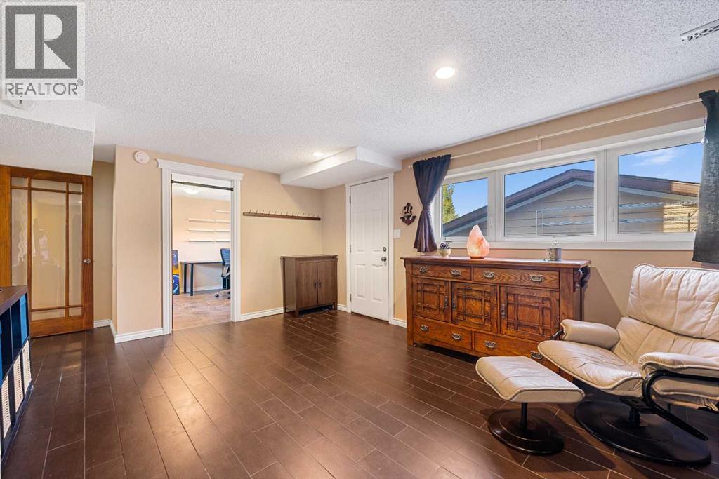 51 Bearberry Bay Nw, Calgary, Alberta  T3K 1R6 - Photo 36 - A2250350