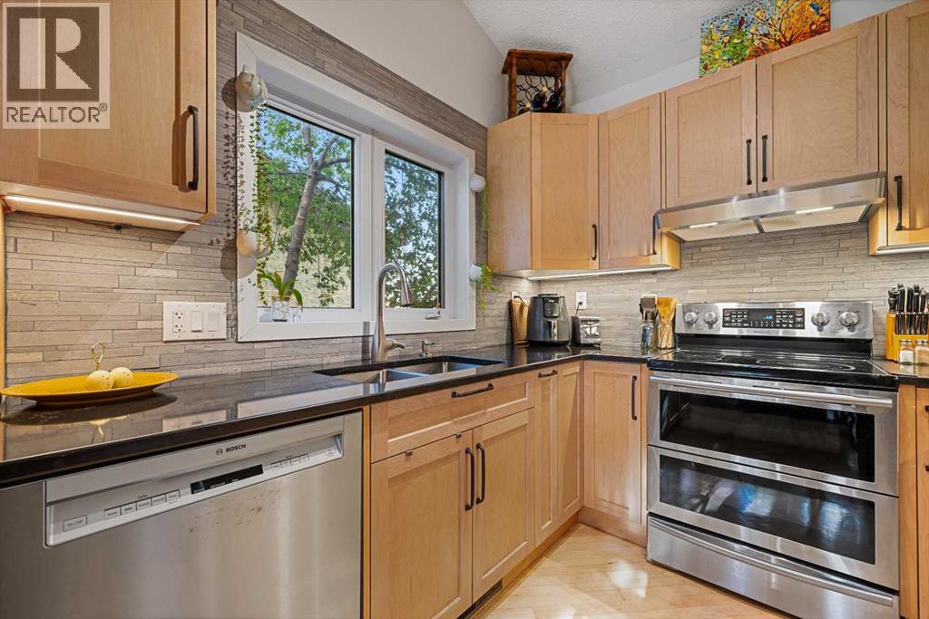 51 Bearberry Bay Nw, Calgary, Alberta  T3K 1R6 - Photo 11 - A2250350