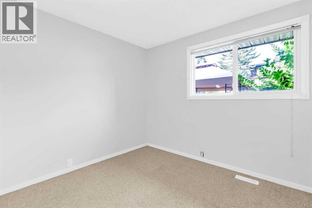 968 Bracewood Rise Sw, Calgary, Alberta  T2W 3C9 - Photo 16 - A2259125