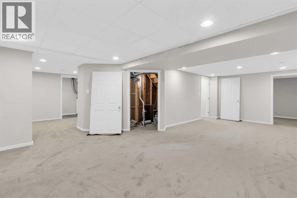 968 Bracewood Rise Sw, Calgary, Alberta  T2W 3C9 - Photo 21 - A2259125