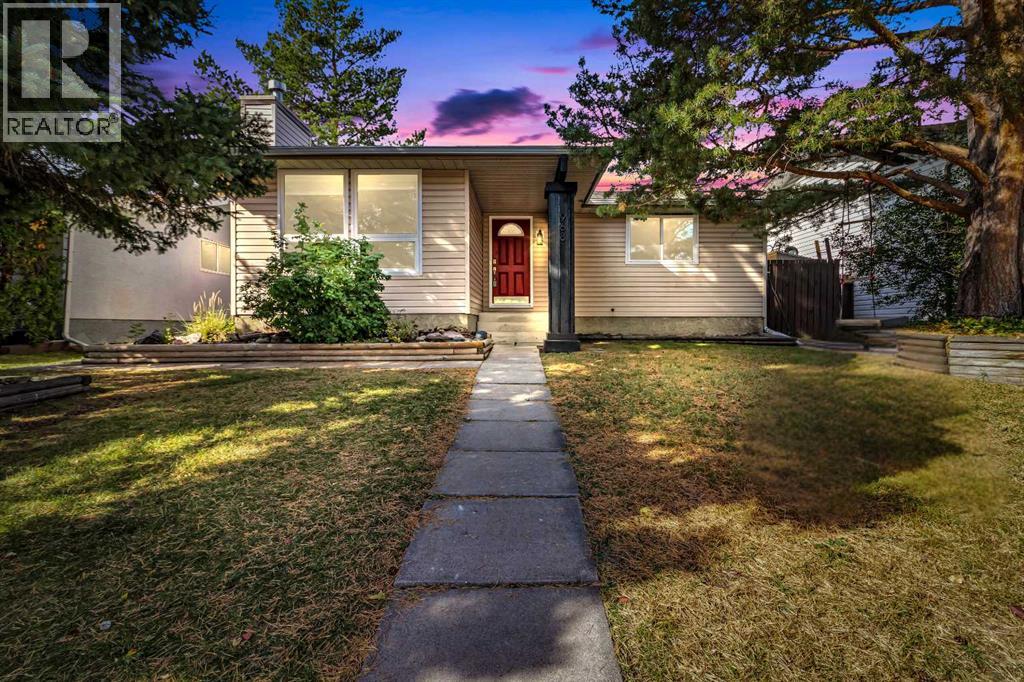 968 Bracewood Rise Sw, Calgary, Alberta  T2W 3C9 - Photo 1 - A2259125