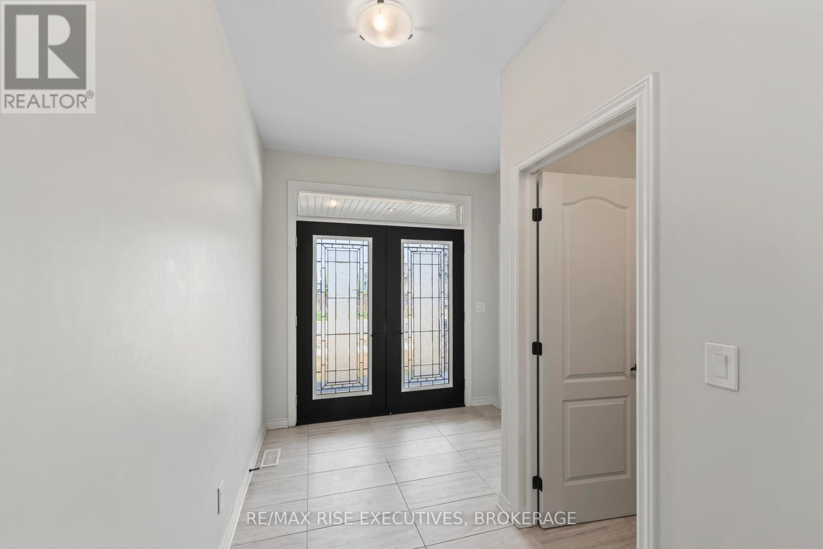 648 Halloway Drive, Kingston, Ontario  K7K 0H4 - Photo 4 - X12449066