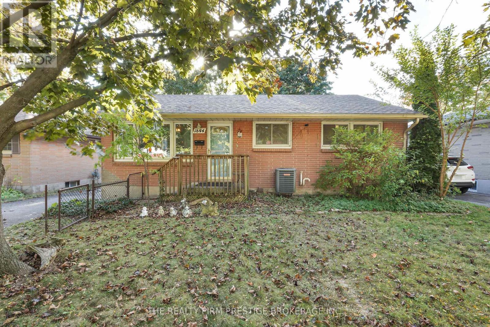 1844 Royal Crescent, London East (East H), Ontario  N5W 2A8 - Photo 1 - X12449048