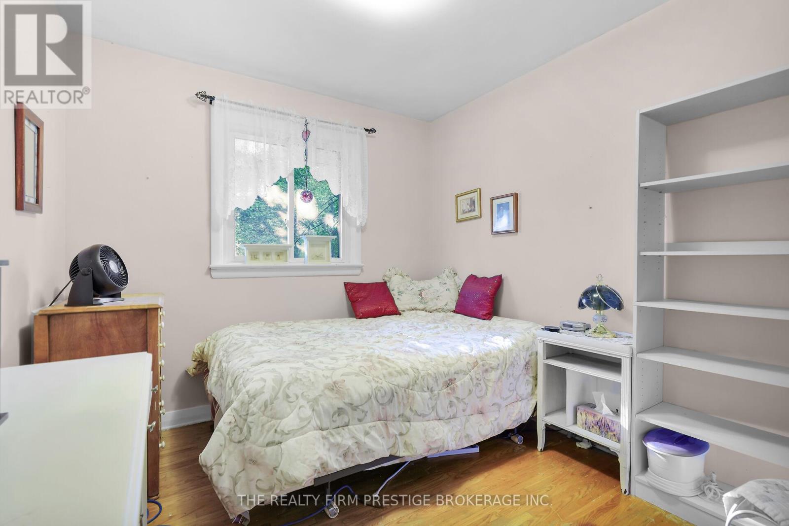 1844 Royal Crescent, London East (East H), Ontario  N5W 2A8 - Photo 11 - X12449048