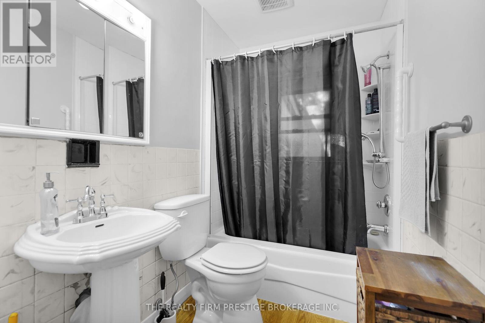 1844 Royal Crescent, London East (East H), Ontario  N5W 2A8 - Photo 13 - X12449048