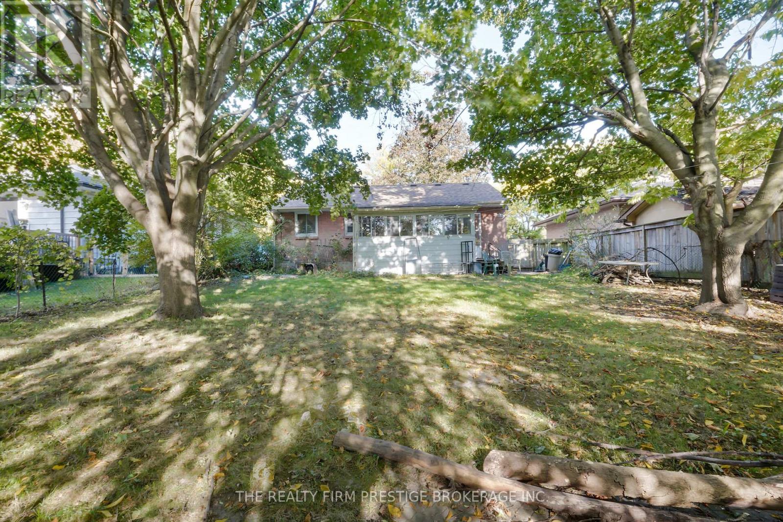 1844 Royal Crescent, London East (East H), Ontario  N5W 2A8 - Photo 16 - X12449048